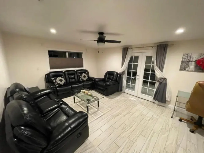 4 Bedrooms Cottage
