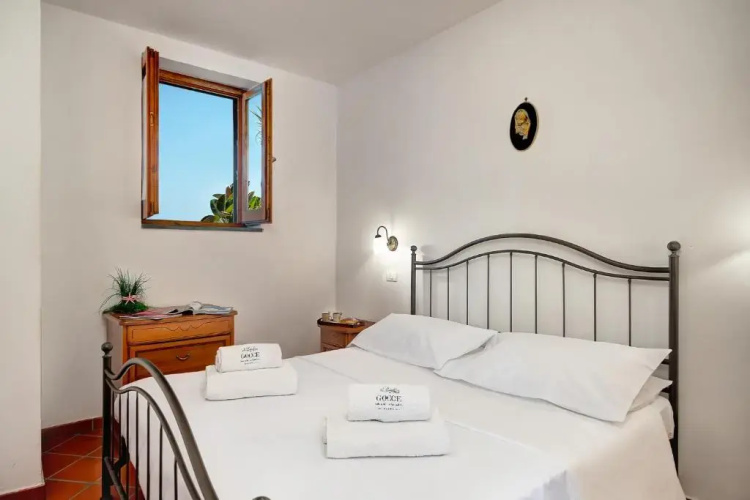 Ginestra Bianca House by Gocce