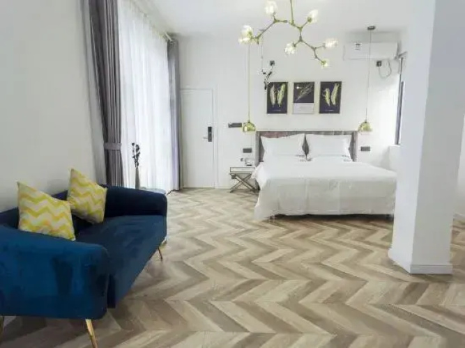 Mubai Light Luxury Hostel