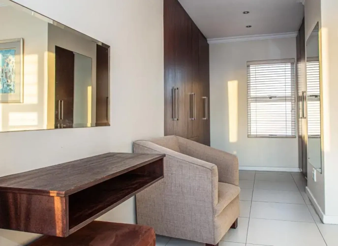3 Bedrooms Apartment