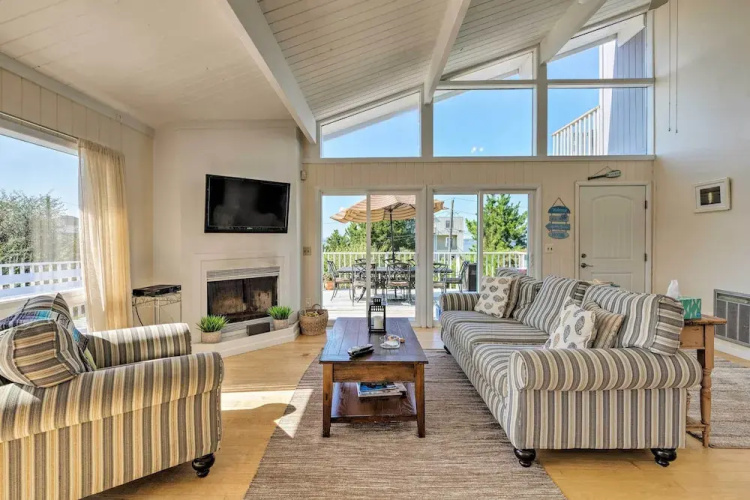 Westhampton Beach Home w/ Deck + Ocean Views!