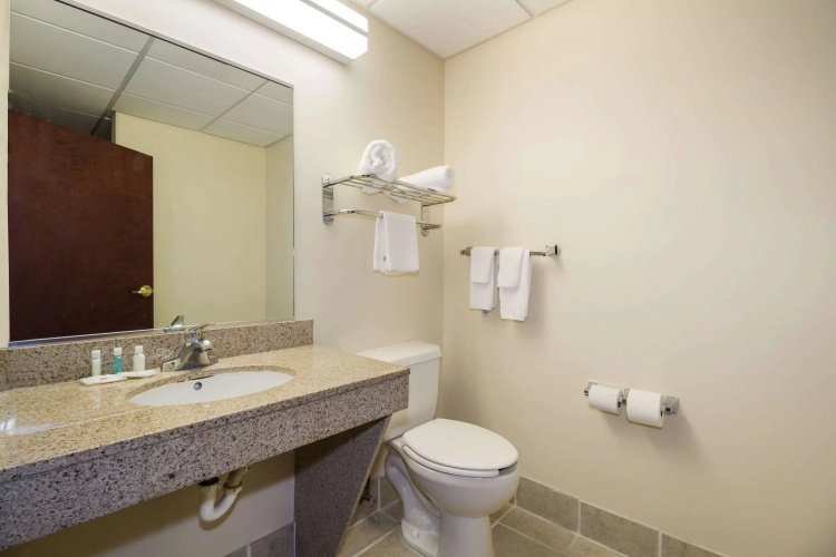 Clarion Pointe Charleston - West Ashley photo 9