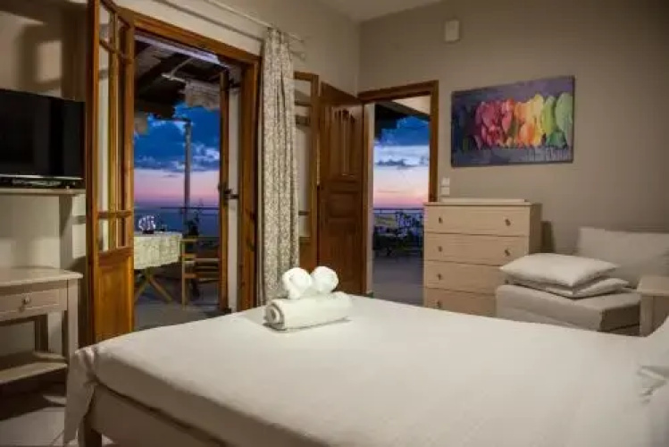 Aloni Studios & Apartments