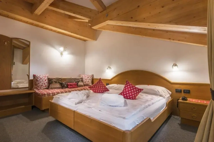 Standard Triple room with balcony