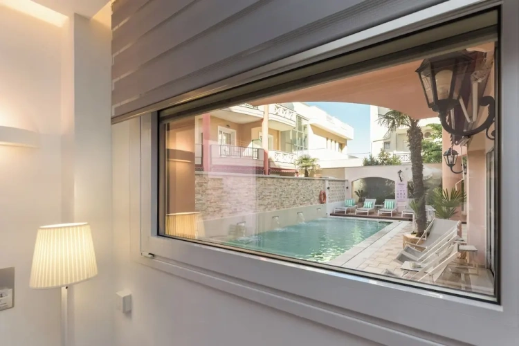 Deluxe Twin Basement room