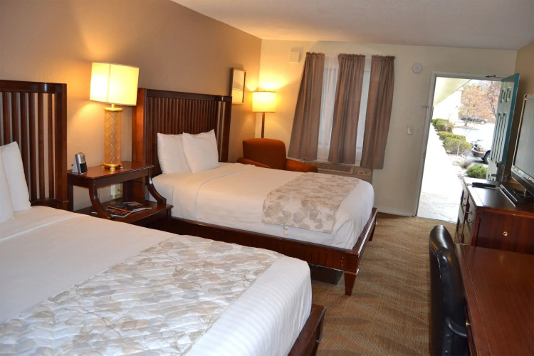 Cascades Inn