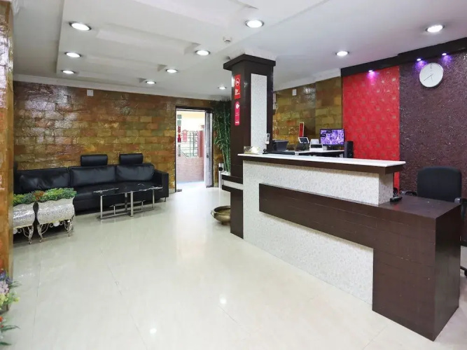 OYO 988 Hotel Metropolis Inn