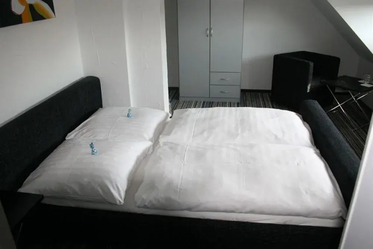 Hotel EDEN