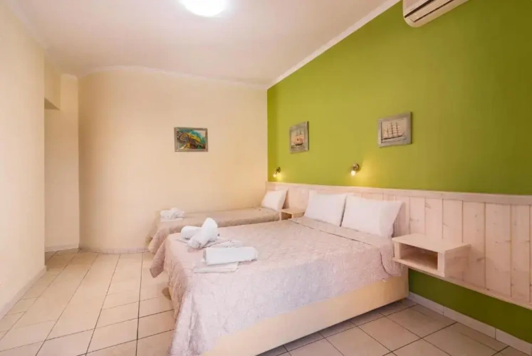 Standard Triple room