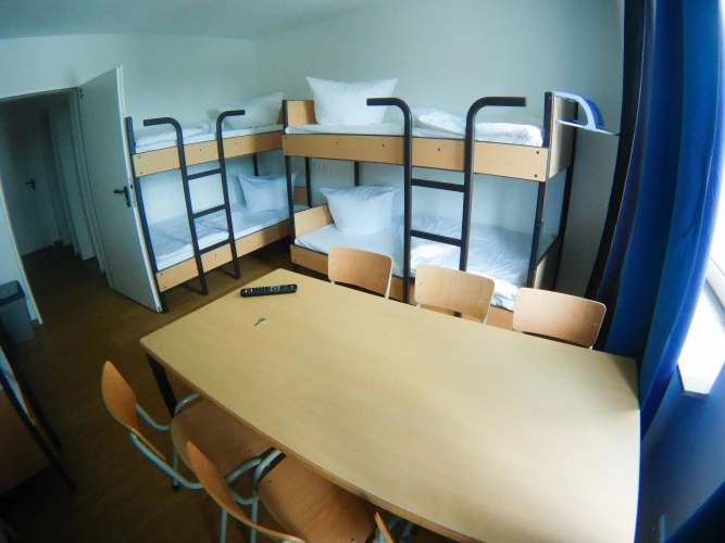 6 Bedrooms Bed in Dorm