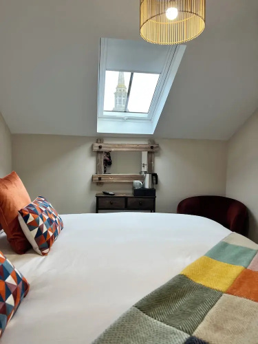 The Courtyard Bar, Kitchen & Rooms