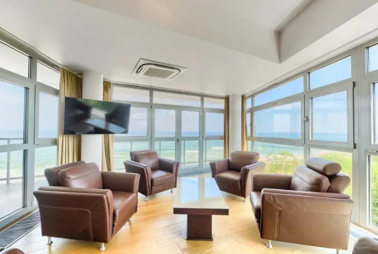 2 Bedrooms Executive Suite seafront