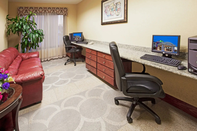 Holiday Inn Express & Suites Sebring by IHG