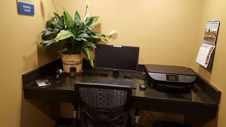 Cobblestone Inn & Suites - Cambridge