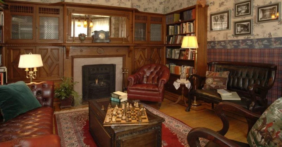 The Candlelight Inn