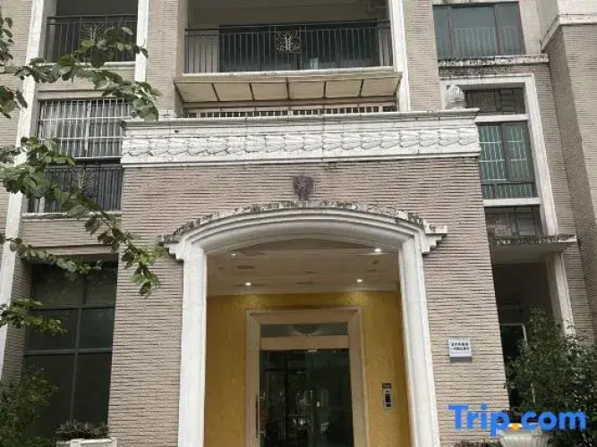 Tuyue Lakeview Homestay