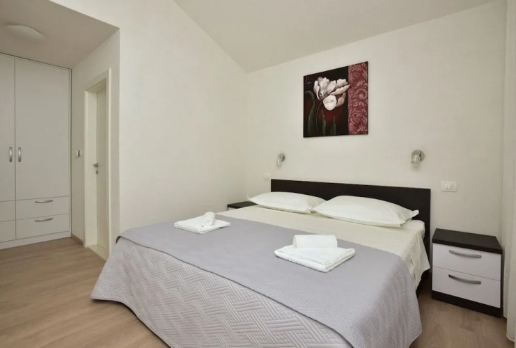 Apartments Mladen