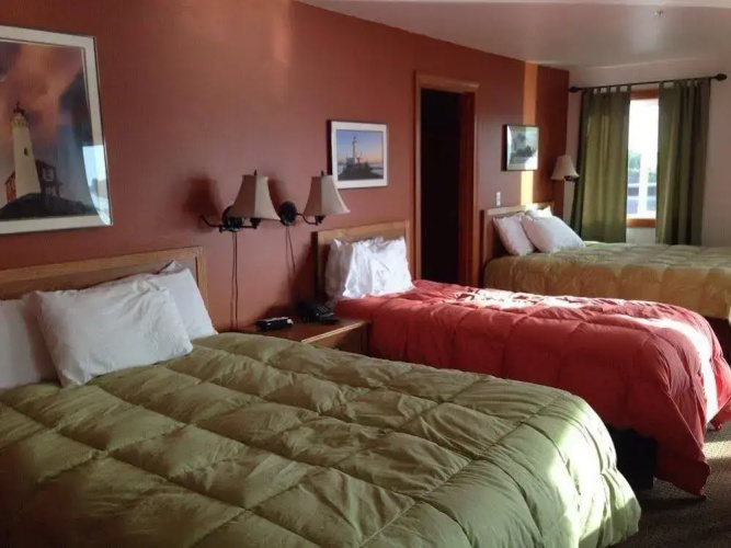 Longliner Lodge and Suites
