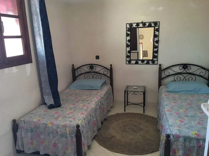 4 Bedroom Beach Side House Ref 1064