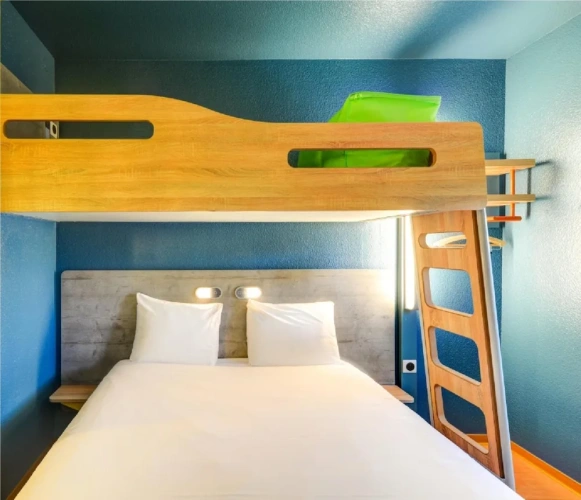 Standard Triple room with view