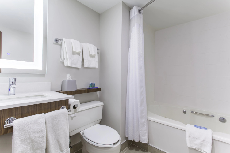 Holiday Inn Express & Suites Mississauga-Toronto Southwest photo 11