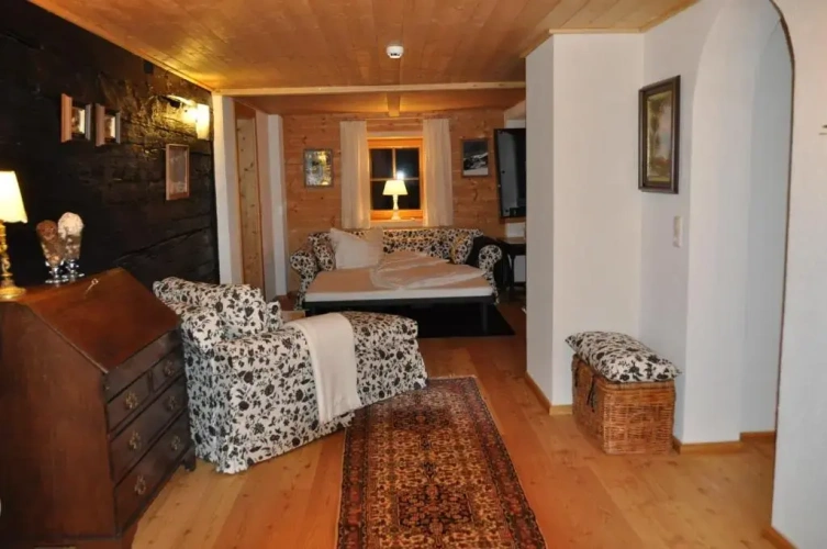 3 Bedrooms Apartment