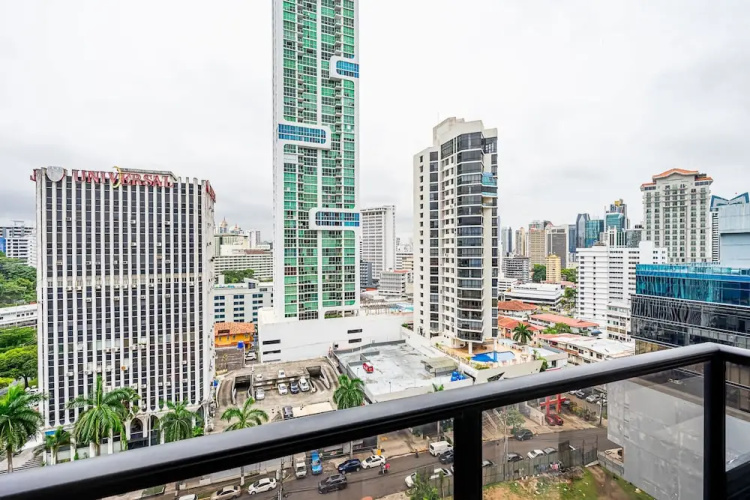 w Scenic 1BR w Panoramic City View in Calle 50