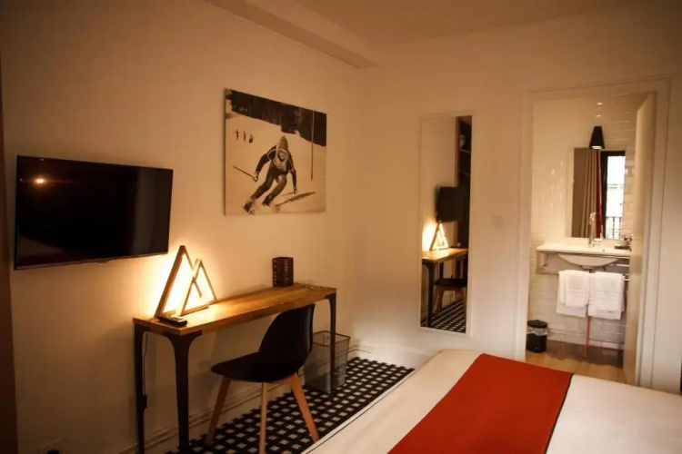 Hotel Mir