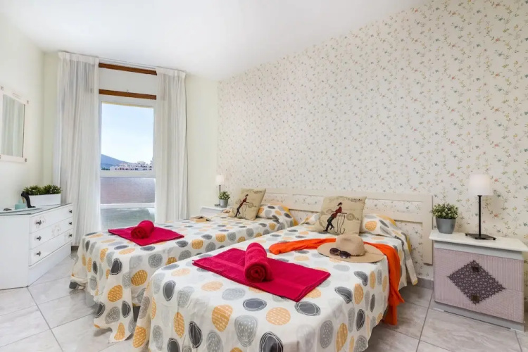 Y6E. Very Central Apartment, Las Americas View!