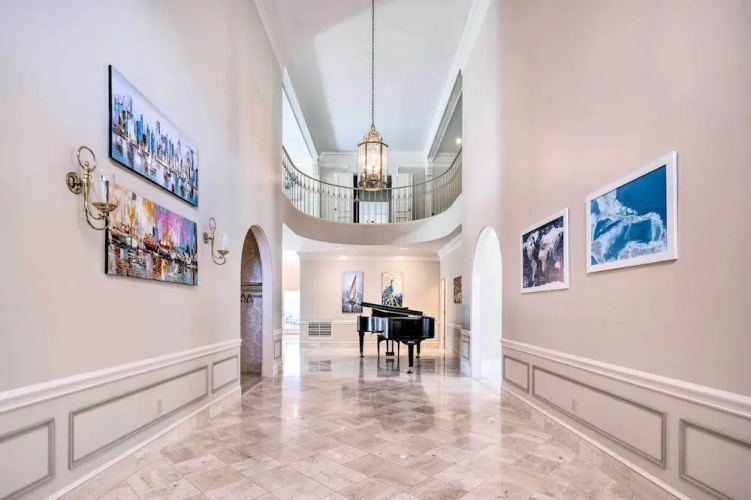 Lanai & Pool: Elegant Villa in Winter Haven!