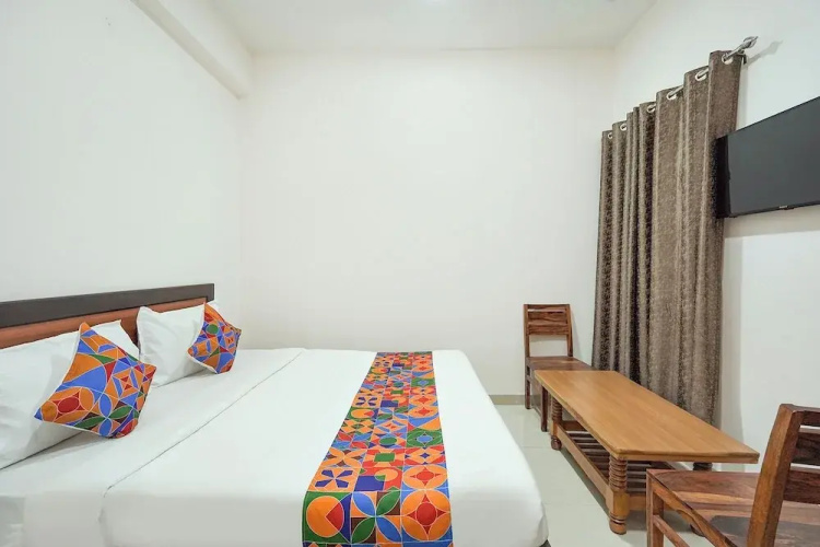 Fabhotel Urban Villa