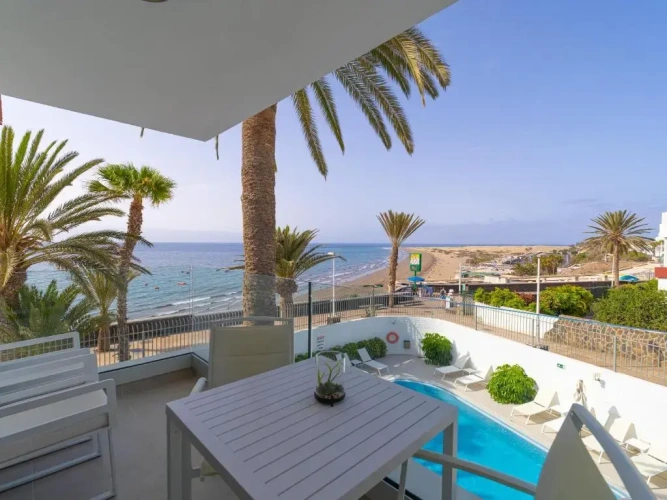 Apartment with sea view