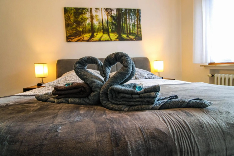 Moderne FeWo SKY Netflix Terrasse Burgblick Boxspringbett Waschtrockner
