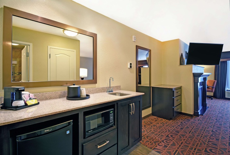 Hampton Inn & Suites Milwaukee/Franklin photo 28