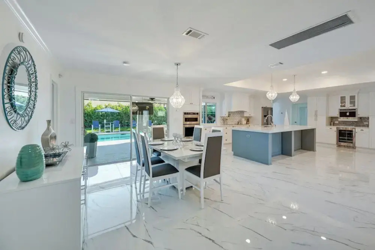Pool & Spa: Luxe Home in Naples!