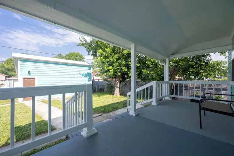 Spacious 5-Bedroom Blue Bungalow