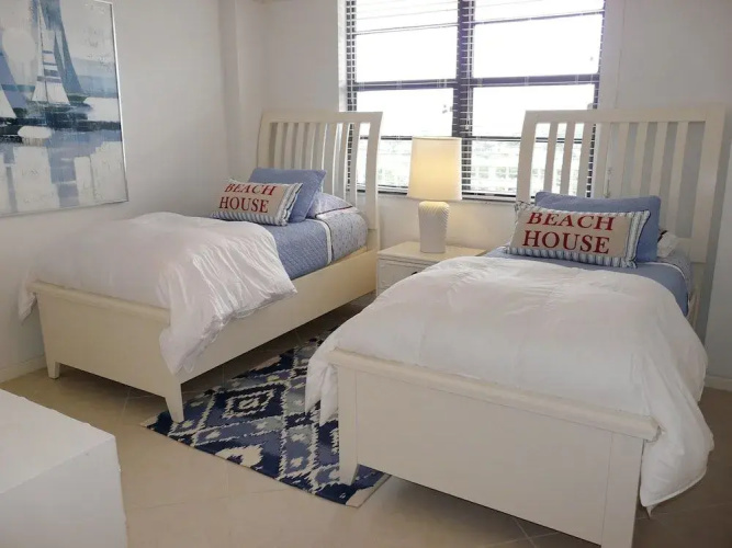 Eye-catching Beachfront Condo With Pool and Nice Views