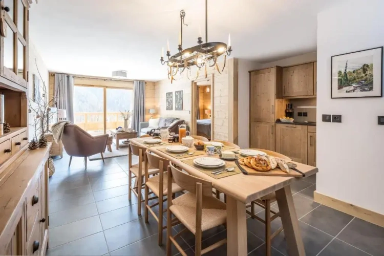 3 Bedrooms Apartment