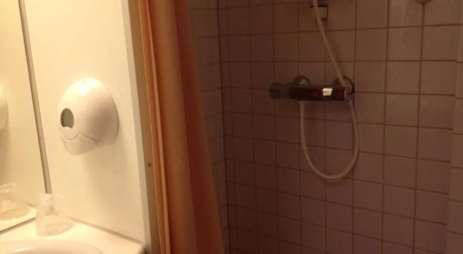 Ro Hotel