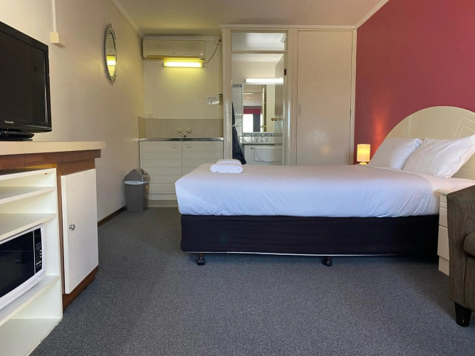 Mahogany Motel