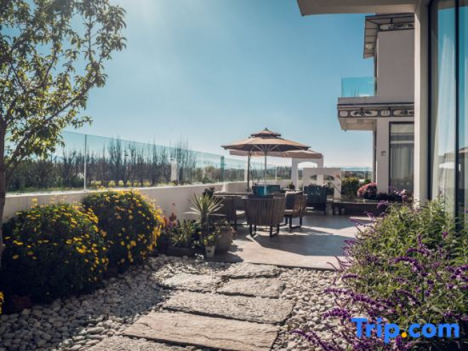 Huahaishe Lake View Inn