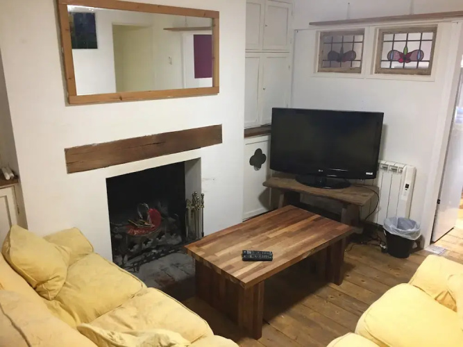 2 Bedroom Central Brighton Apartment