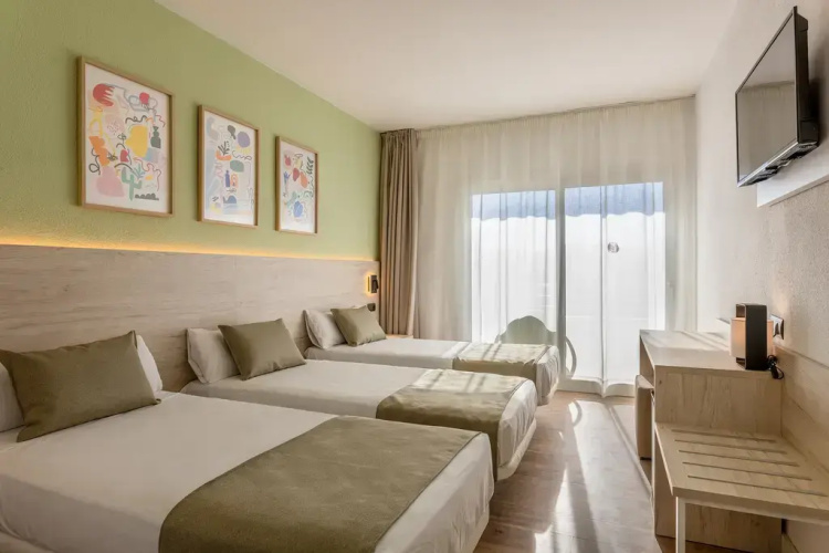 Triple room