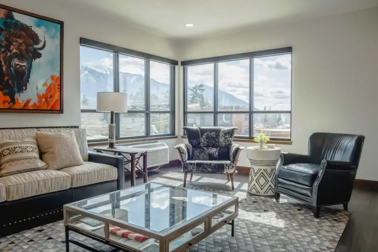 Downtown Penthouse Condo For 4!