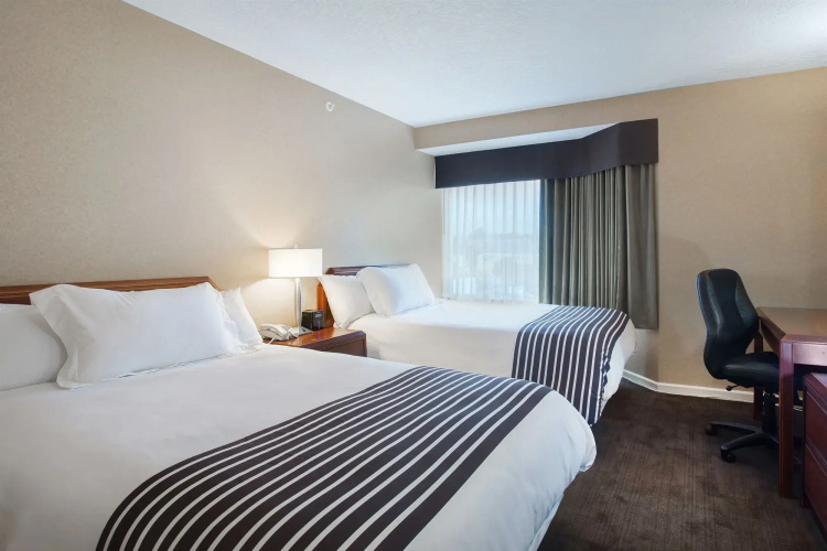Sandman Hotel Vernon