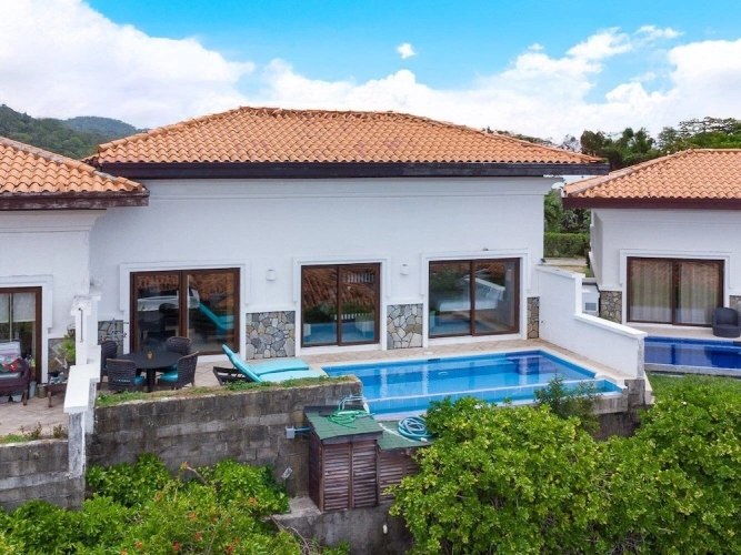2 Bedrooms Villa