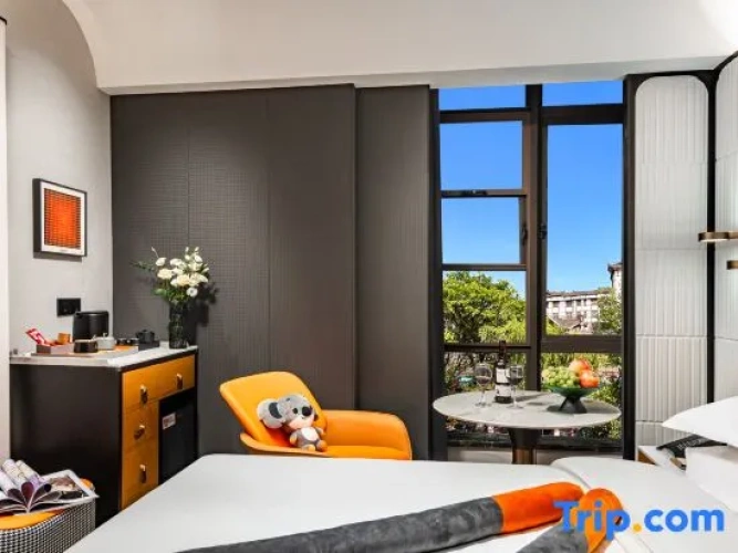 Deluxe Suite