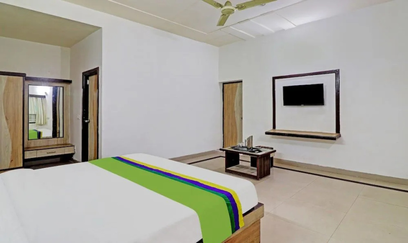 Treebo Trend Hotel Golden Bird