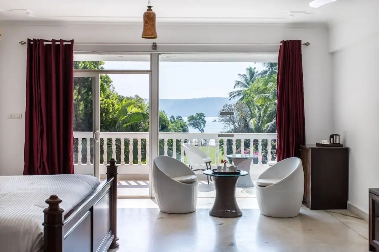 Deluxe room with balcony and with river view