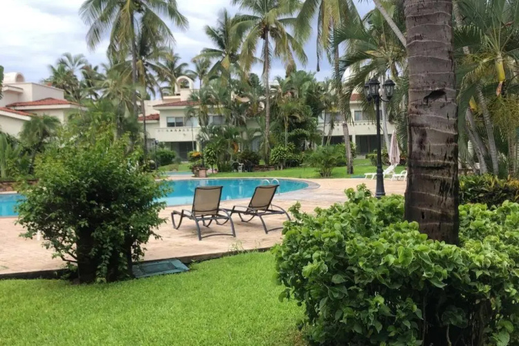 Beautiful Apartment on the Beach with pool
